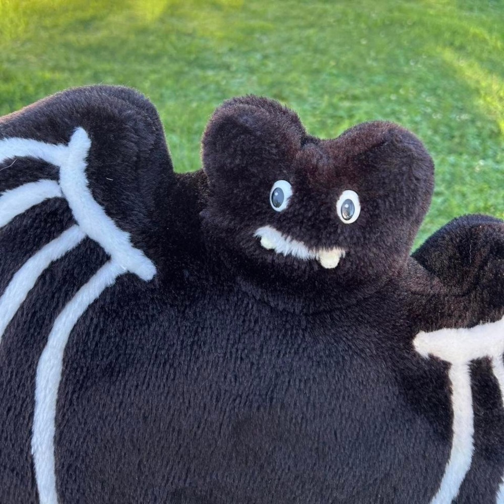 Vintage black spooky bat pillow/plush - Picture 3 of 6